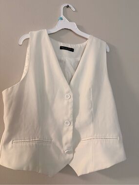 Elegant White Sleeveless Button Vest - Unknown Brand